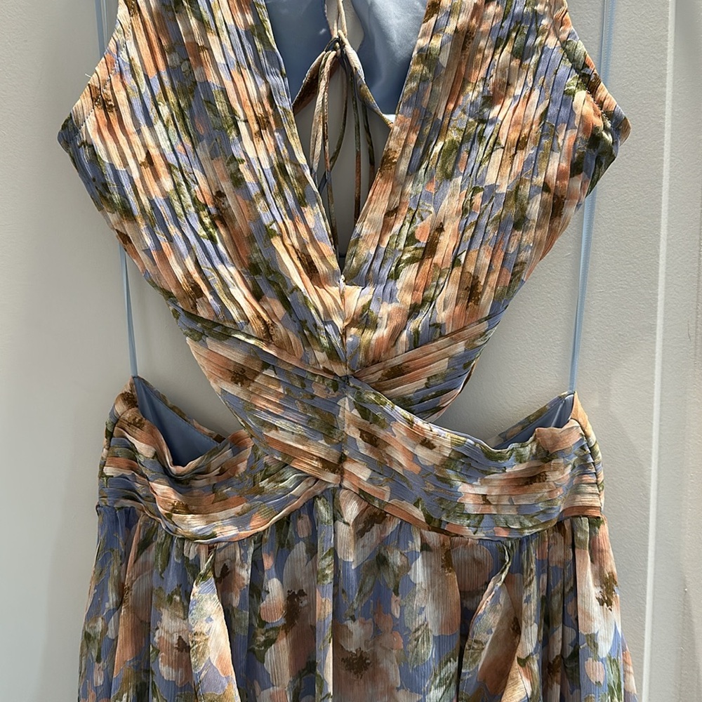 ASTR the Label Noya Floral Maxi Dress in Iris Blue Blush - Picture 4 of 12